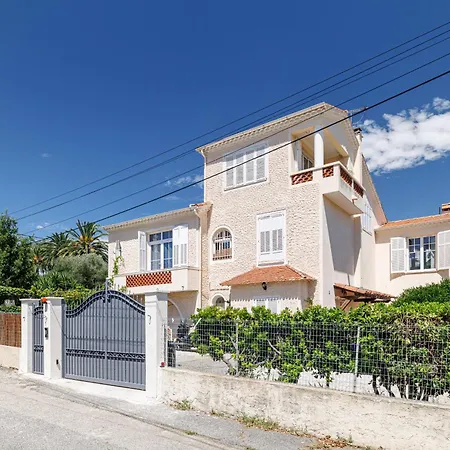 Duplex With View On The Cap D'antibes