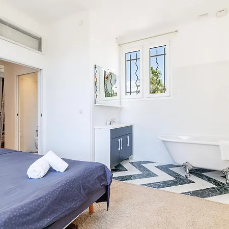 Duplex With View On The Cap D'antibes * أنتيب