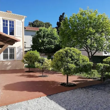 Duplex With View On The Cap D'antibes *